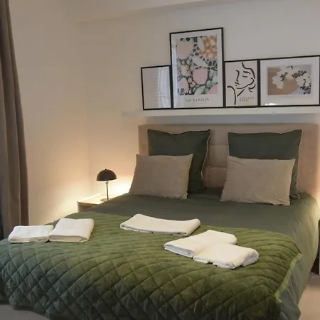 Grand Loft Familial Lumineux, 4 Chambres, Balcon, Centre Historique Lägenhet *