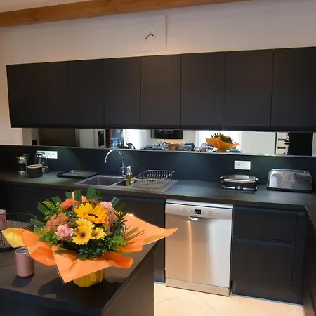 Grand Loft Familial Lumineux, 4 Chambres, Balcon, Centre Historique Lägenhet *