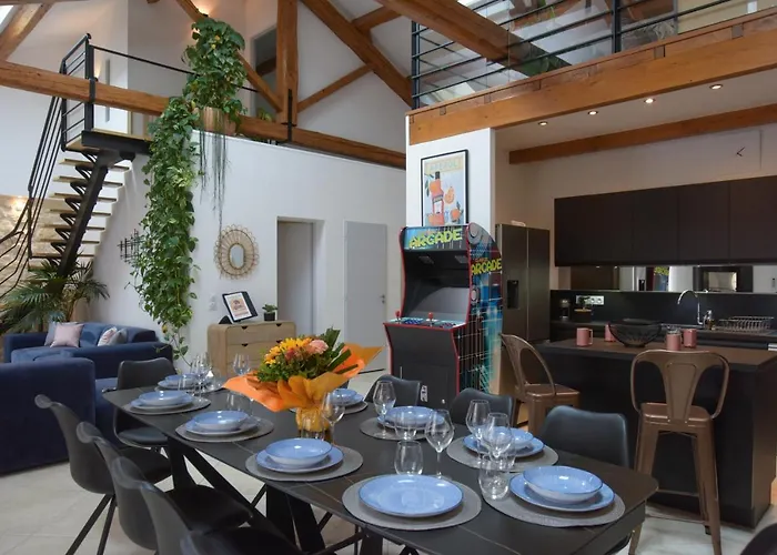 Appartement Grand Loft Familial Lumineux, 4 Chambres, Balcon, Centre Historique