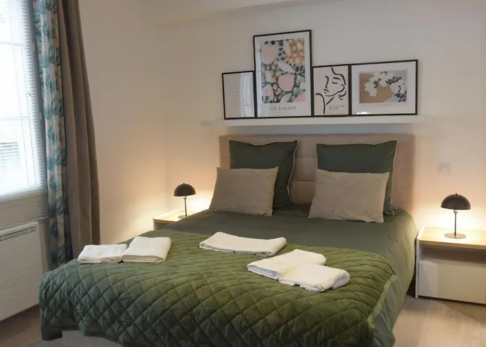 Grand Loft Familial Lumineux, 4 Chambres, Balcon, Centre Historique Appartement *